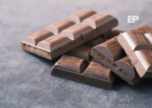 Un aliado inesperado contra el envejecimiento: la teobromina del chocolate amargo