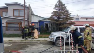 Bomberos controla principio de incendio en Villa Las Nieves