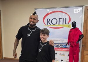Arturo Vidal causa furor en Punta Arenas con un Meet and Greet en Zona Franca