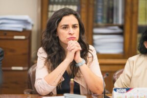 Diputada Javiera Morales critica gestión del SLEP Magallanes por anuncio de despidos y asegura recontrataciones para marzo