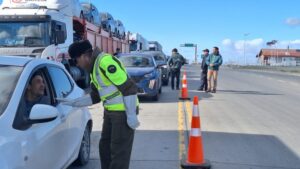 Autoridades realizan amplio operativo de fiscalización en Bahía Azul