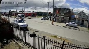 Cámara de seguridad captó violento accidente de motocicleta en Punta Arenas