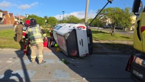 Volcamiento vehicular se registró en Avenida Independencia con Señoret
