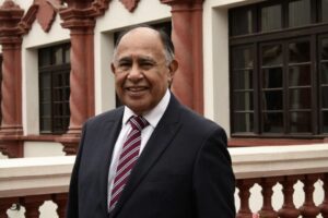Senado destituye al ministro Diego Simpértigue en votación unánime