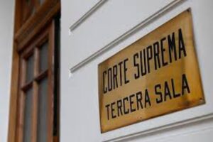 Suprema confirma destitución de funcionario municipal que viajó con licencia médica