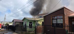 Incendio destruyó dos viviendas en la población Ríos Patagónicos