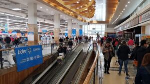 Supermercados anuncian horarios especiales y cierres por feriados irrenunciables