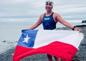 Paula Bravo cruza el Estrecho de Magallanes y bate récord nacional femenino
