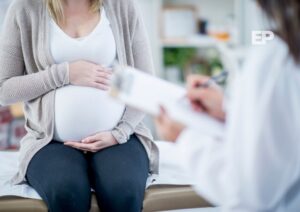 Comisión de Familia aprueba proyecto que prohíbe y sanciona la maternidad subrogada en Chile