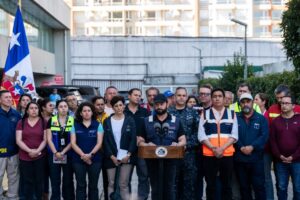 Boric y Kast coordinan en La Moneda el combate contra los incendios y la reconstrucción