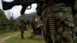Choque de guerrillas deja más casi  30 muertos en Colombia