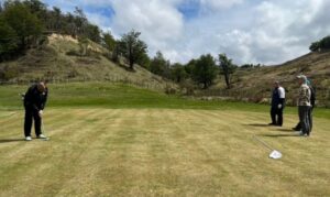 Golfistas regionales e invitados se preparan para el torneo “Pesca Cisne – Open 2026”