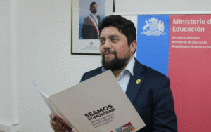 Seremi Aguilera sale a responder cuestionamientos sobre SLEP Magallanes