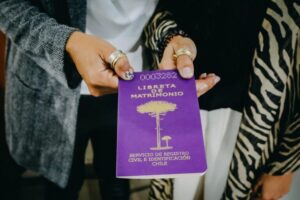 Matrimonios y uniones civiles al alza mientras los nacimientos siguen cayendo en Chile