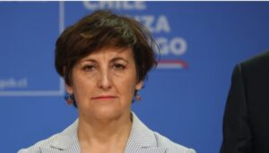Denuncian que paciente postergado por madre de ministra Aguilera falleció tres días después