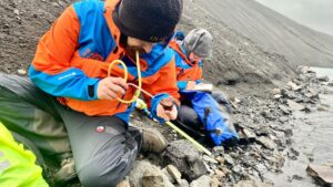 Científico chileno gana beca internacional para liderar políticas de protección antártica