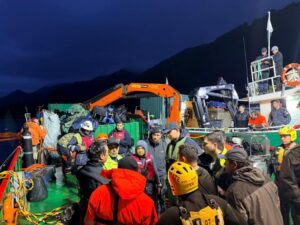 Hundimiento de embarcación deja tres muertos y cuatro desaparecidos