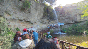 Unas 200 personas se congregaron en la procesión a la Virgen de Montserrat