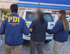 PDI Punta Arenas detiene a mujer que se hacía pasar por policía para robar en supermercado