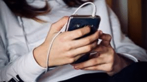 Colegios tienen hasta el 30 de junio para fijar nuevas reglas de uso digital