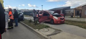 Tres personas lesionadas tras colisión en Avenida Frei al poniente