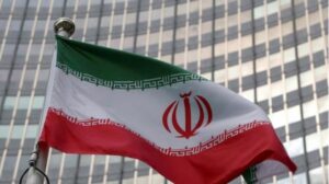 Irán responde a Trump con ejercicios militares y advierte una 