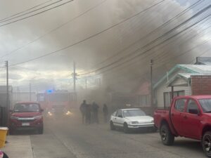 Incendio afectó dos viviendas en Villa Las Nieves