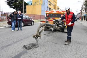 Plan de bacheo en Punta Arenas alcanza 80% de avance y supera las 100 calles intervenidas