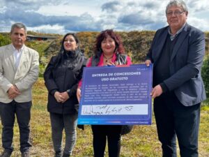 Entregan terrenos para centro cívico, deporte y cultura Kawésqar en Natales