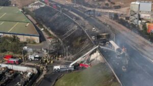 Aumentan a nueve las víctimas fatales tras la explosión de camión de gas en autopista