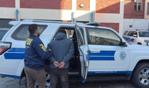 Detectives de la BIRO detienen a sujeto con orden vigente por robo con violencia