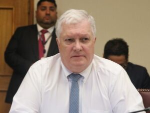 Senador Kusanovic rompe con el Gobierno y se declara independiente
