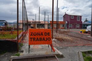 Avanza remodelación del centro comercial de Puerto Williams con foco en turismo y espacio público
