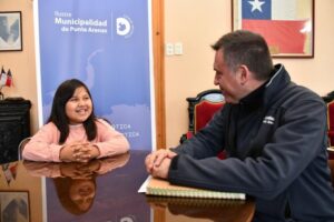 Pequeña cantante Emilia Pacheco busca cumplir su sueño junto a María José Quintanilla