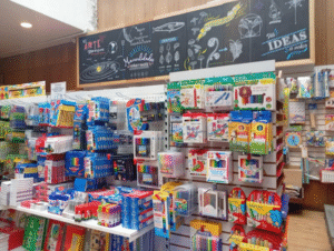 Autoridad sanitaria sugiere la compra de útiles escolares en el comercio establecido