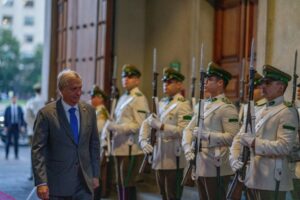 Encuestas reflejan descontento ciudadano por el aumento en los precios de las bencinas