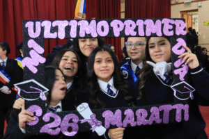 Más de 10 recintos educativos iniciaron sus clases este lunes
