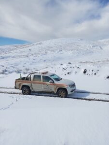 Tierra del Fuego: Nieve obliga al uso de cadenas y tracción 4x4 en rutas hacia el sur de la isla