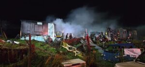 Tragedia en Pampa Redonda: Incendio fatal deja un fallecido y dos personas en riesgo vital