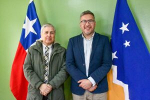 Delegación Antártica y Liceo DMG potenciarán viajes y ferias vocacionales para estudiantes de Puerto Williams