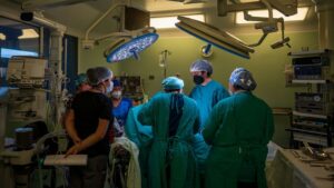 Colegio Médico busca consolidar tiempos de espera históricos bajo las metas del Minsal