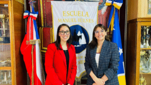 Equipo directivo de Escuela Manuel Bulnes recibió beca estudiantil