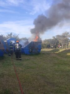Vandalismo en el Parque María Behety: Sujetos prenden fuego a batea