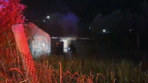 Joven es internada en psiquiatría tras incendio intencional en Avenida Brasil