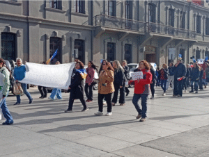 Asistentes abordaron paro con delegada para solucionar pago de bono
