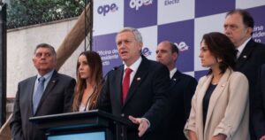Kast congela bilaterales y desconfía de información entregada por Boric