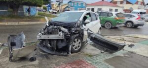 Camión repartidor y auto particular protagonizan accidente en Punta Arenas
