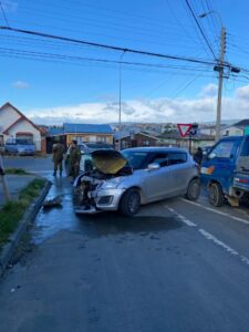 Conductor sin documentos termina detenido tras violento accidente en Pedro Bórquez
