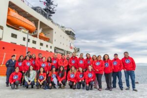 Comienza el primer crucero Cimar a bordo del rompehielos “Almirante Viel”