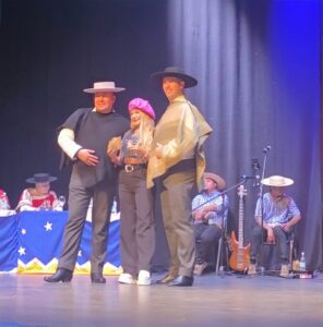 Mayra Ibañez recibe reconocimiento por su constante apoyo a las agrupaciones cuequeras regionales